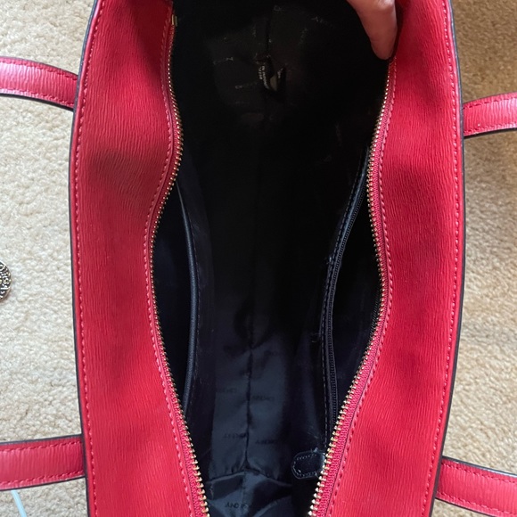 DKNY Bryant Red Zippered Tote Bag Like New - Picture 7 of 11